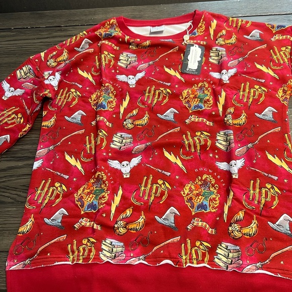 NWT Bums and Roses Harry Potter Back to Hogwarts Red Unisex Oversized Crew Neck - Picture 2 of 10